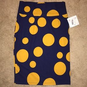NWT medium navy and yellow LuLaRoe Cassie skirt